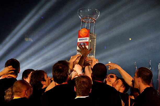 数周激烈鏖 数周激烈鏖